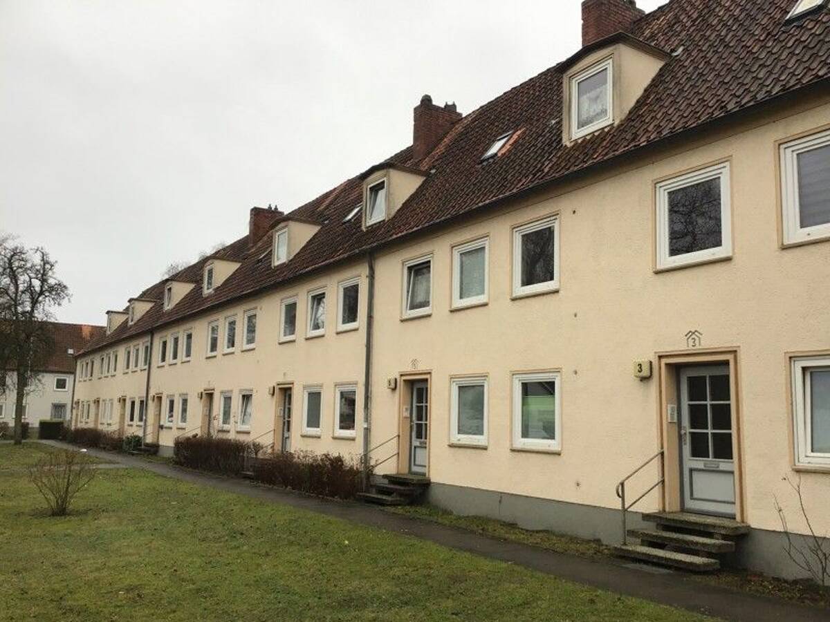 Renovierte 2,00-Zimmer-Erdgeschoss-Wohnung Nähe Kaufhof – 23564 Lübeck – Bild 1 von 7