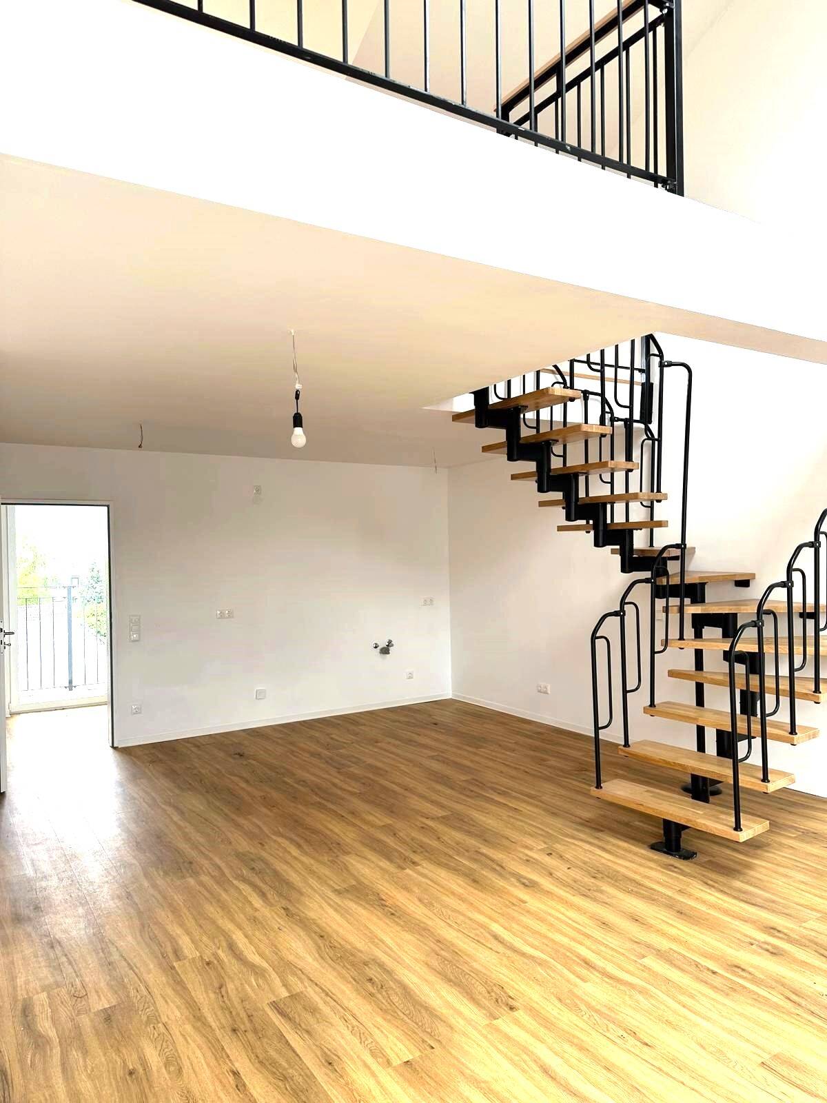 Neubau: Maisonette-Wohnung mit Balkon und Loggia!