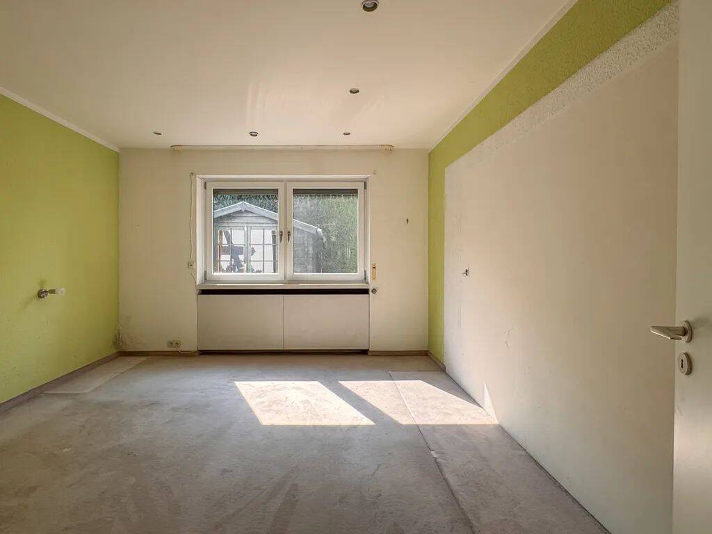 Gepflegtes, großzügiges Einfamilienhaus mit Terrasse, Pergola und Garage – Nürnberg – Vorschaubild 5