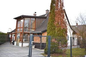 Schwabing-Freimann - freistehendes 1-2 Familienhaus mit Swimmingpool