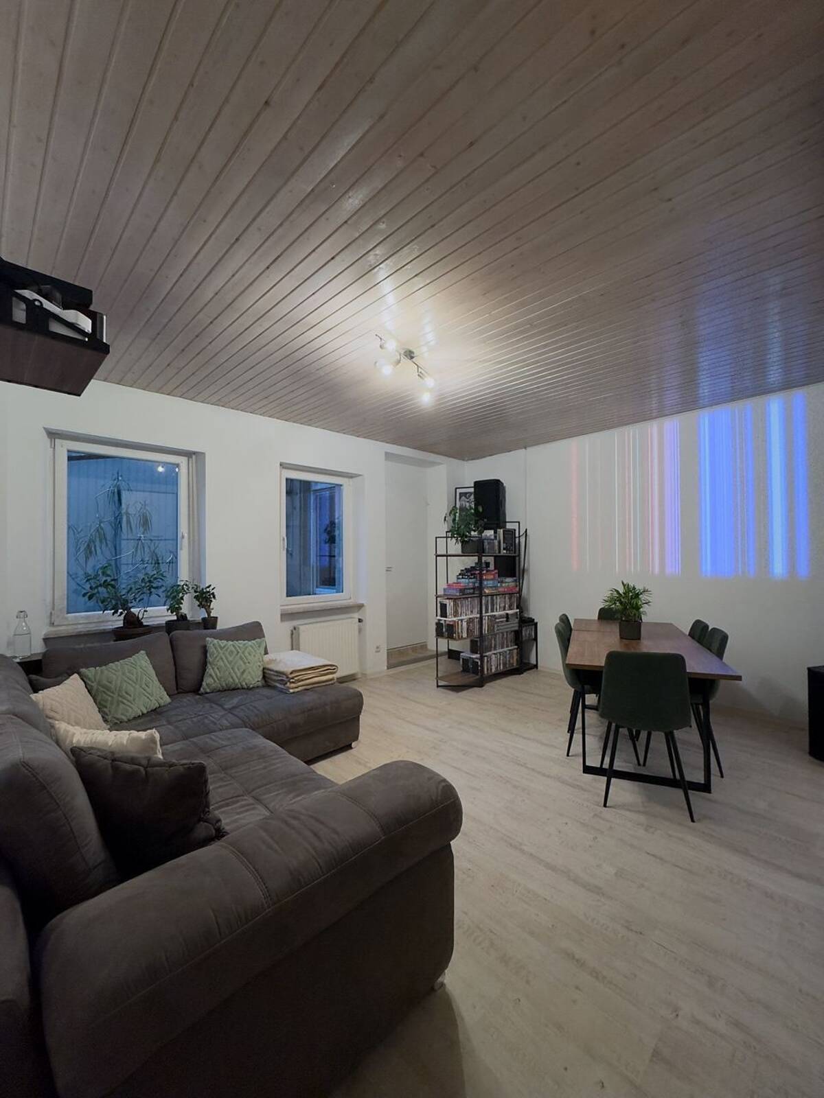 WG-Zimmer in schöner Altbauwohnung mit moderner Küche – 90762 Fürth – Bild 1 von 8