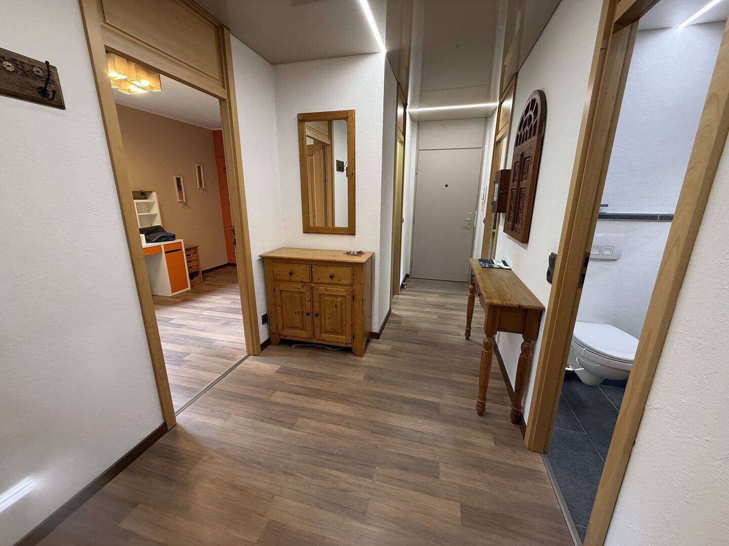 Sofort bezugsfreie 3-Zimmer-Wohnung mit Terrasse, Garten und zwei Stellplätzen in begehrter Lage – Mannheim – Vorschaubild 2