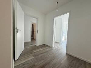 Erstbezug nach Sanierung: 4-Zimmer-Wohnung mit offener Wohnküche, Balkon und Stellplatz in Mainz-Mombach – 55120 Mainz – Vorschaubild 3