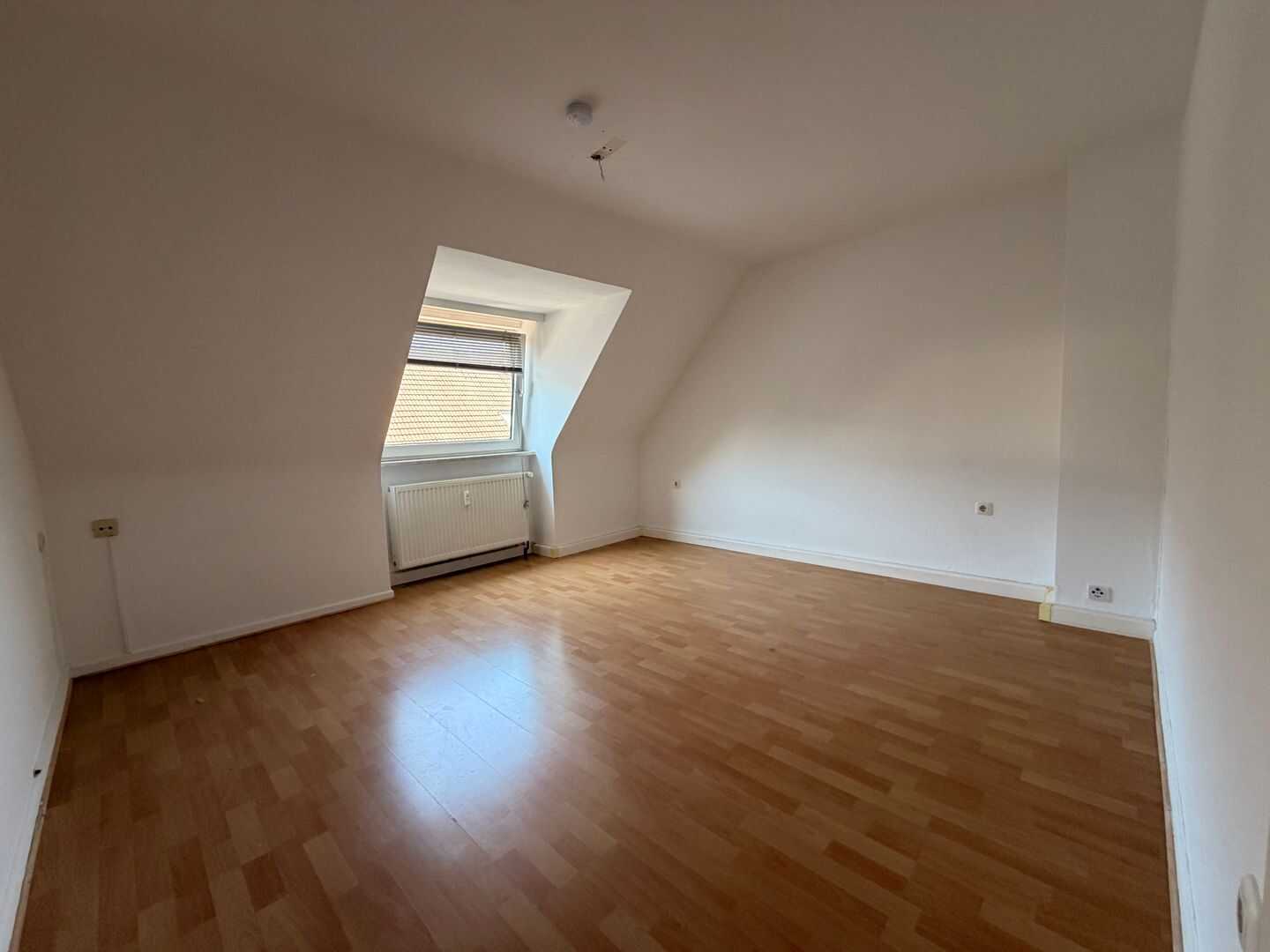 Frisch renovierte helle 3-Zimmer-Dachgeschosswohnung - perfekt für kleine Familien – Essen – Vorschaubild 2