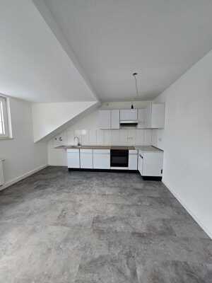 WG-geeignete helle 3-Zimmer-Dachgeschoss-Wohnung, Einbauküche – 47198 Duisburg – Vorschaubild 4