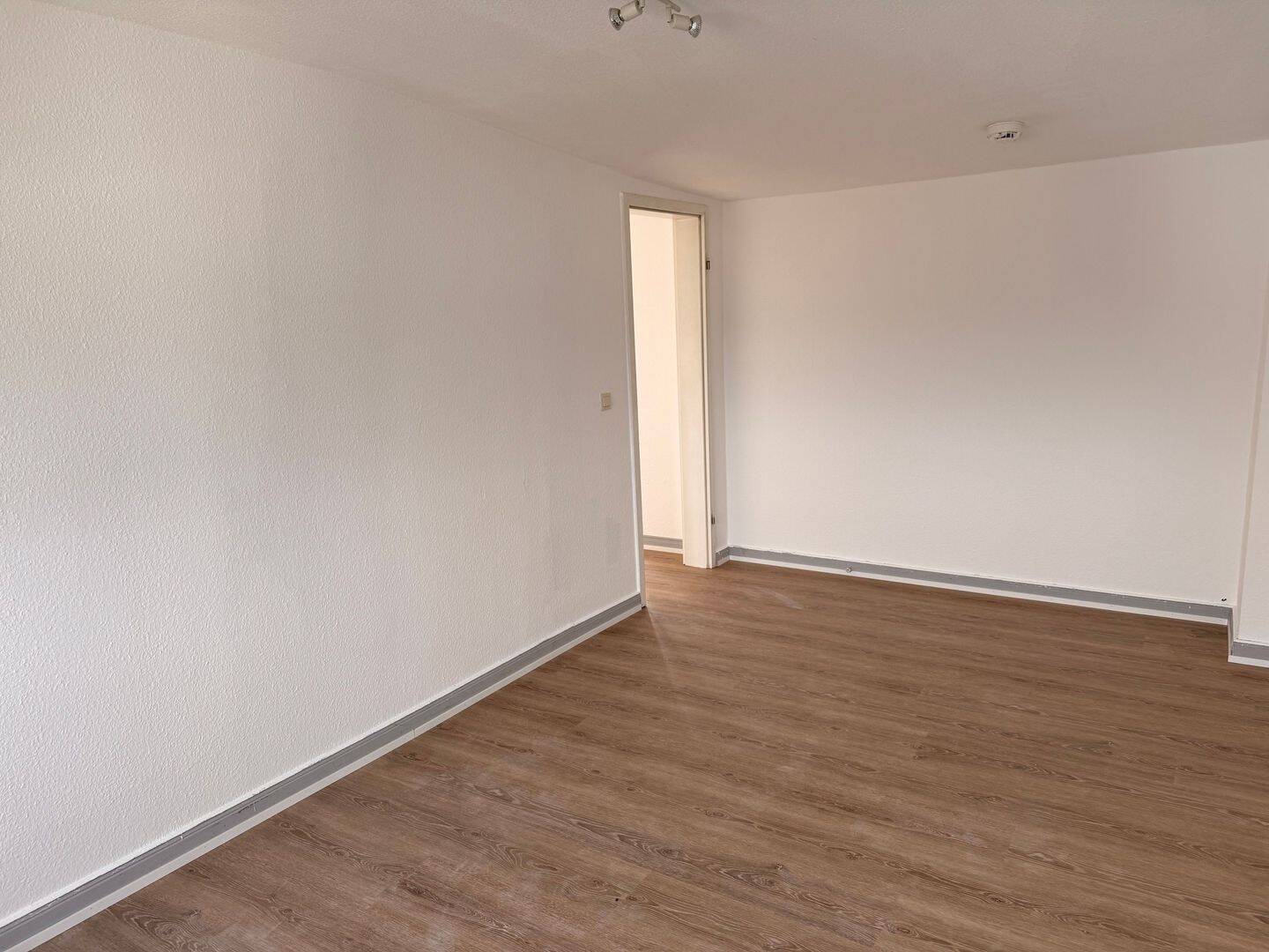 Helle DG-Wohnung mit Balkon – Hamburg – Vorschaubild 3