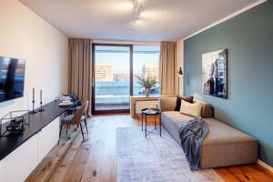 Bogenhausen: Hochwertig möbliertes Apartment im 13. OG - grandioser Fernblick – 81925 München – Vorschaubild 2