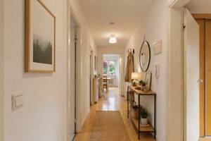 BRUMANI | Attraktive 3-Zimmer-Wohnung mit Homeoffice, Balkon und zwei Stellplätzen in Freiburg – 79114 Freiburg im Breisgau – Vorschaubild 3