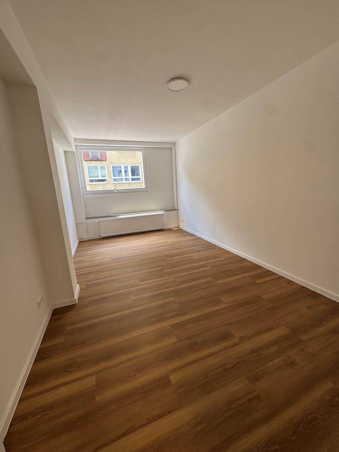 *Erstberzug nach Sanierung* Helle 3-Zimmer-Wohnung mit neuer Einbauküche – Stuttgart – Vorschaubild 5