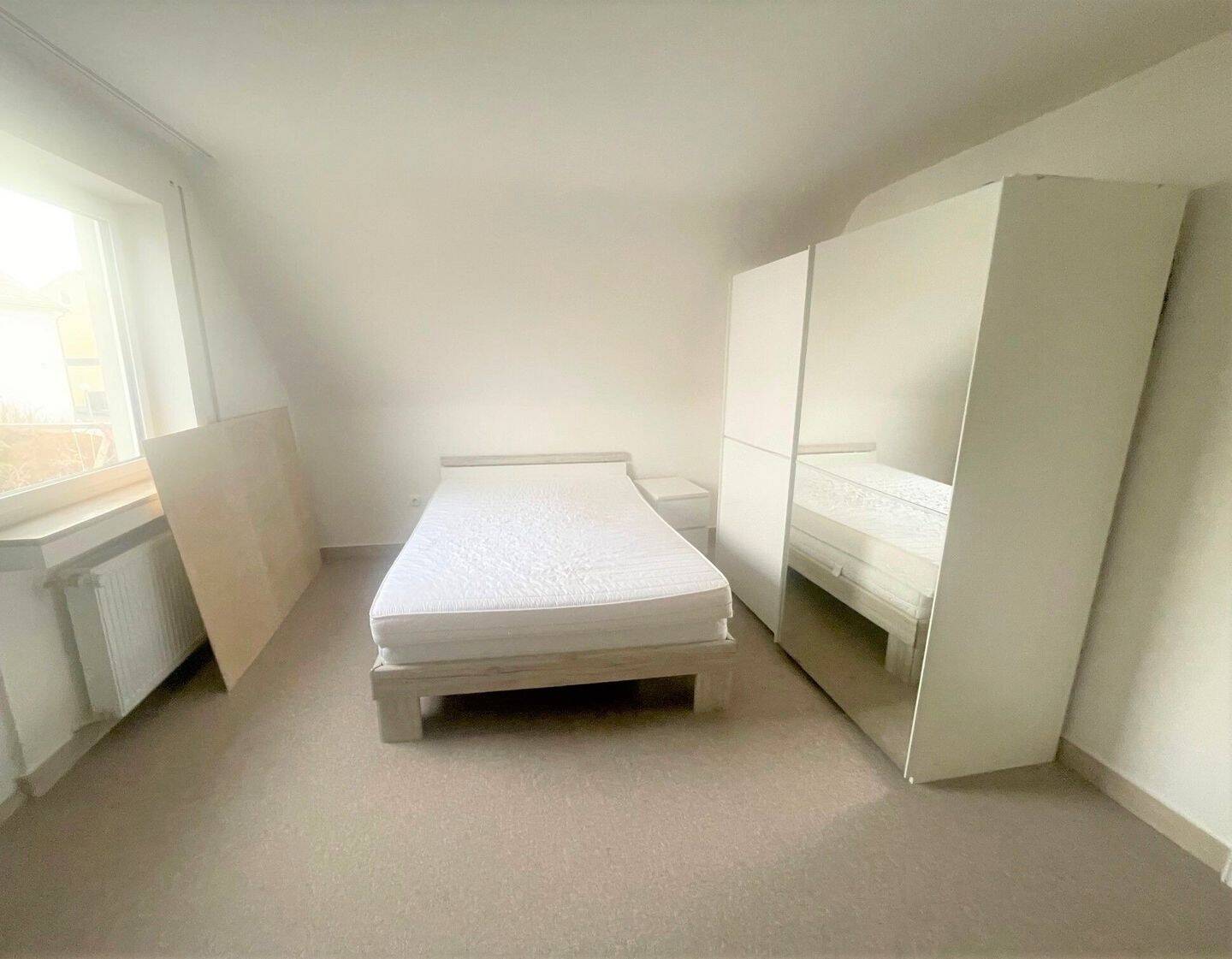 Geräumiges Zwei- Dreifamilienhaus auf großzügigem Grundstück in gefragter Lage von Nördlingen – Nördlingen – Vorschaubild 8