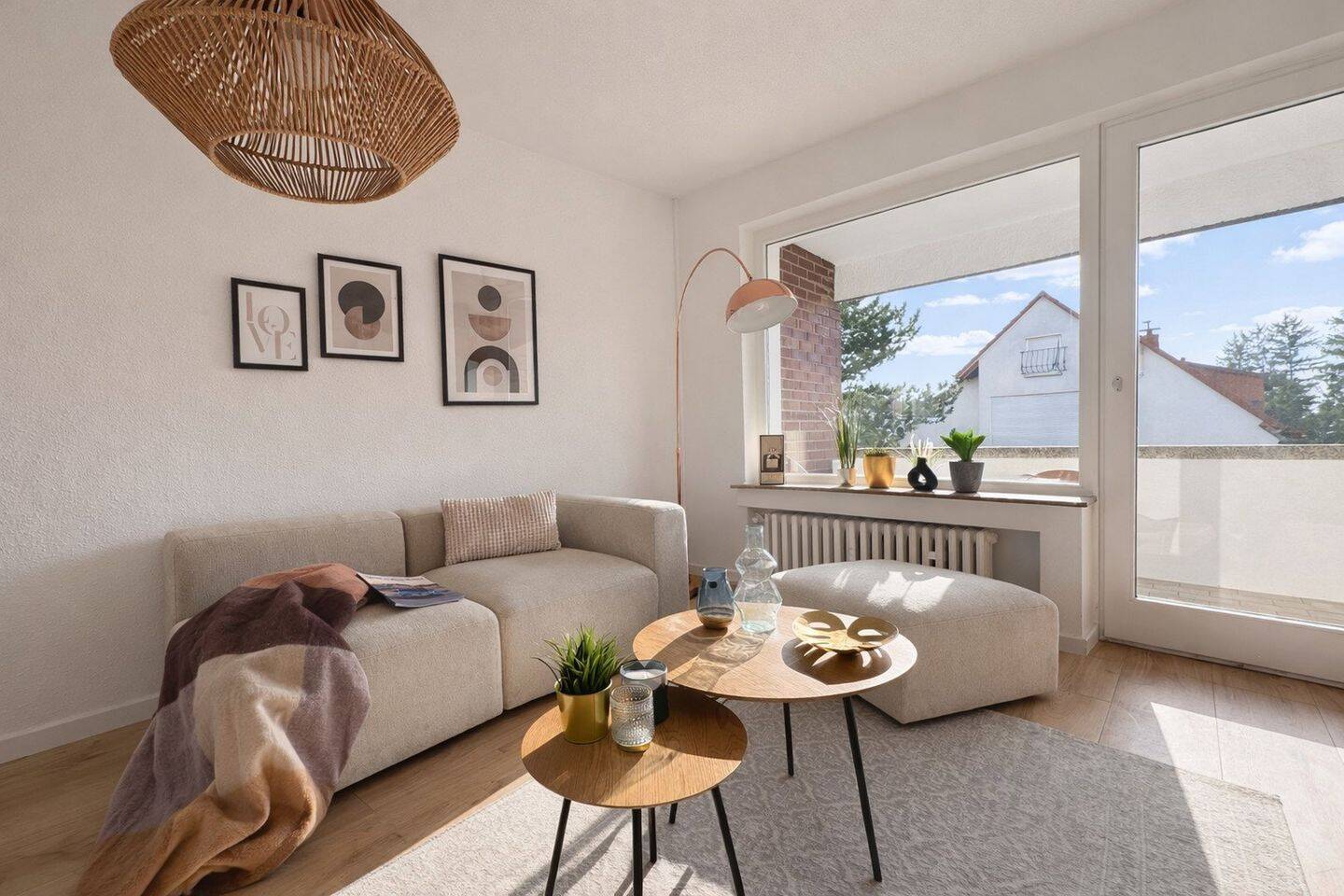 Einzugsbereit und Provisionsfrei * Sonnendurchflutete 2-Zi.-Whg. Stellplatz / sonnig. Balkon – Wiesbaden – Vorschaubild 3