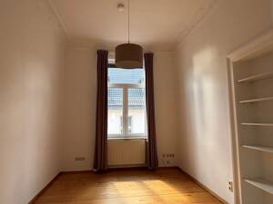 Altbaucharme trifft Wohnkomfort - Stilvolle 4-Zimmer-Wohnung mit Balkon, Einbauküche und Stellplatz – 60435 Frankfurt am Main – Vorschaubild 9