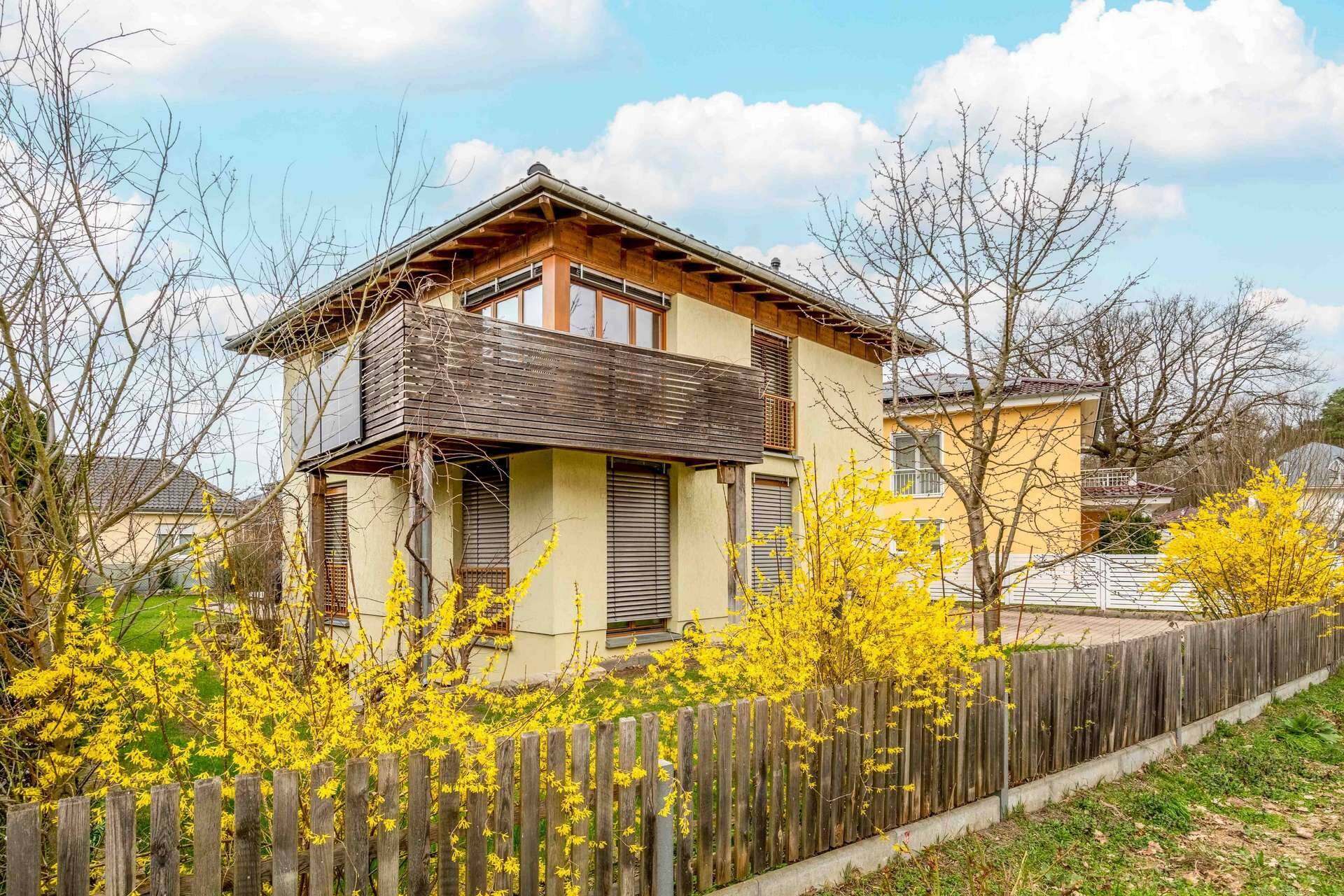 Traumhaftes Architektenhaus mit Einliegerwohnung am Flakensee: Moderner Komfort in naturnaher Idylle – Erkner – Bild 1 von 9