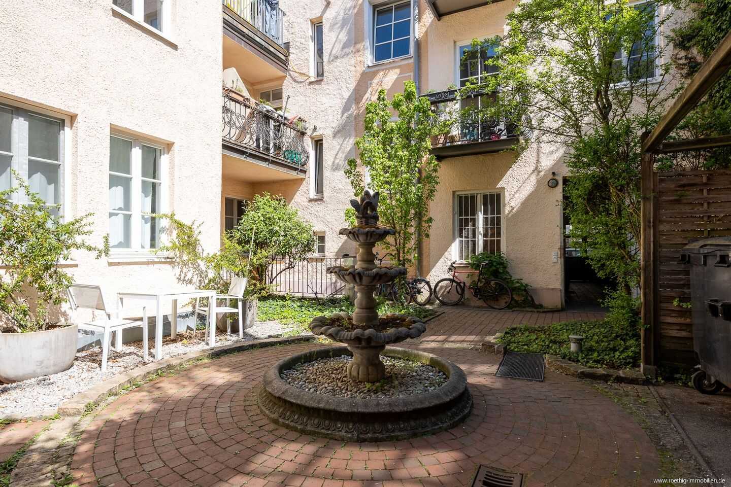 Jugendstiljuwel in Bestlage Maxvorstadt: 4-Zi.-Maisonettewhg. (RGB im DG) mit Balkon & Dachterrasse. – München – Vorschaubild 3