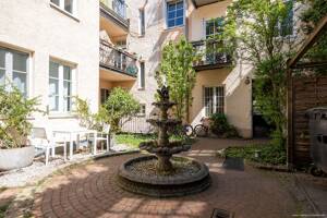 Jugendstiljuwel in Bestlage Maxvorstadt: 4-Zi.-Maisonettewhg. (RGB im DG) mit Balkon & Dachterrasse. – 80333 München – Vorschaubild 3