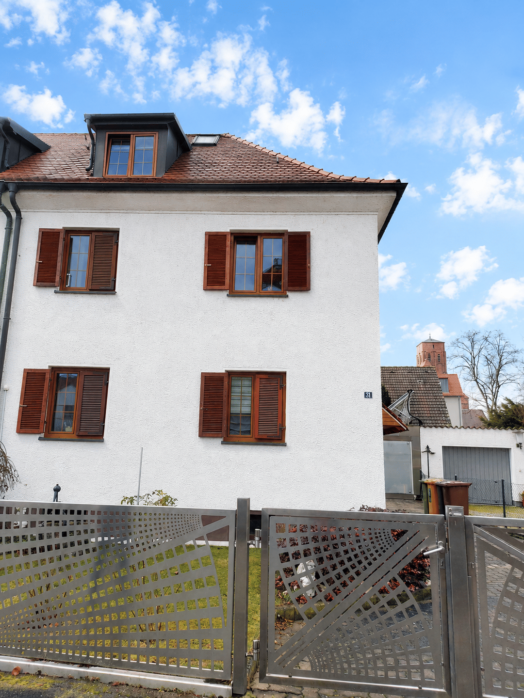 Charmante Doppelhaushälfte mit Garten in zentraler Lage von Augsburg-Lechhausen