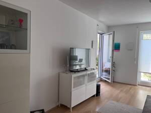 Stilvoll möbliert zum 1.10.: geräumige, helle Wohnung mit kleinem Garten – 81379 München – Vorschaubild 2