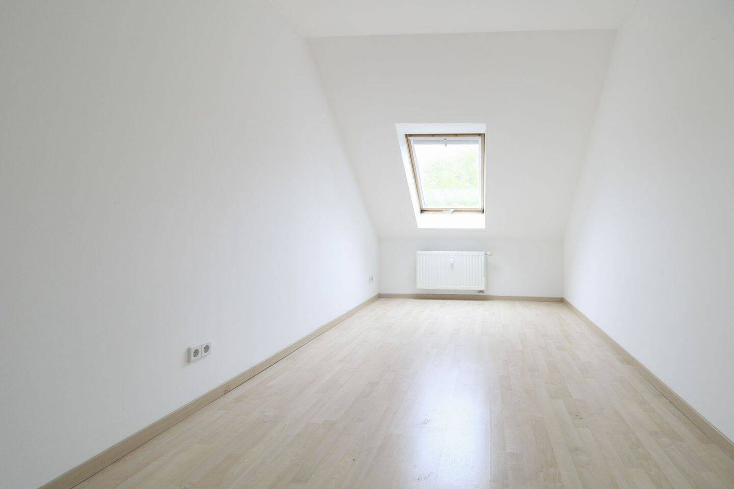 *Bezugsfrei* Renovierte 2-R.-Whg. mit Balkon, Tageslichtbad in C-Kaßberg – Chemnitz – Vorschaubild 4