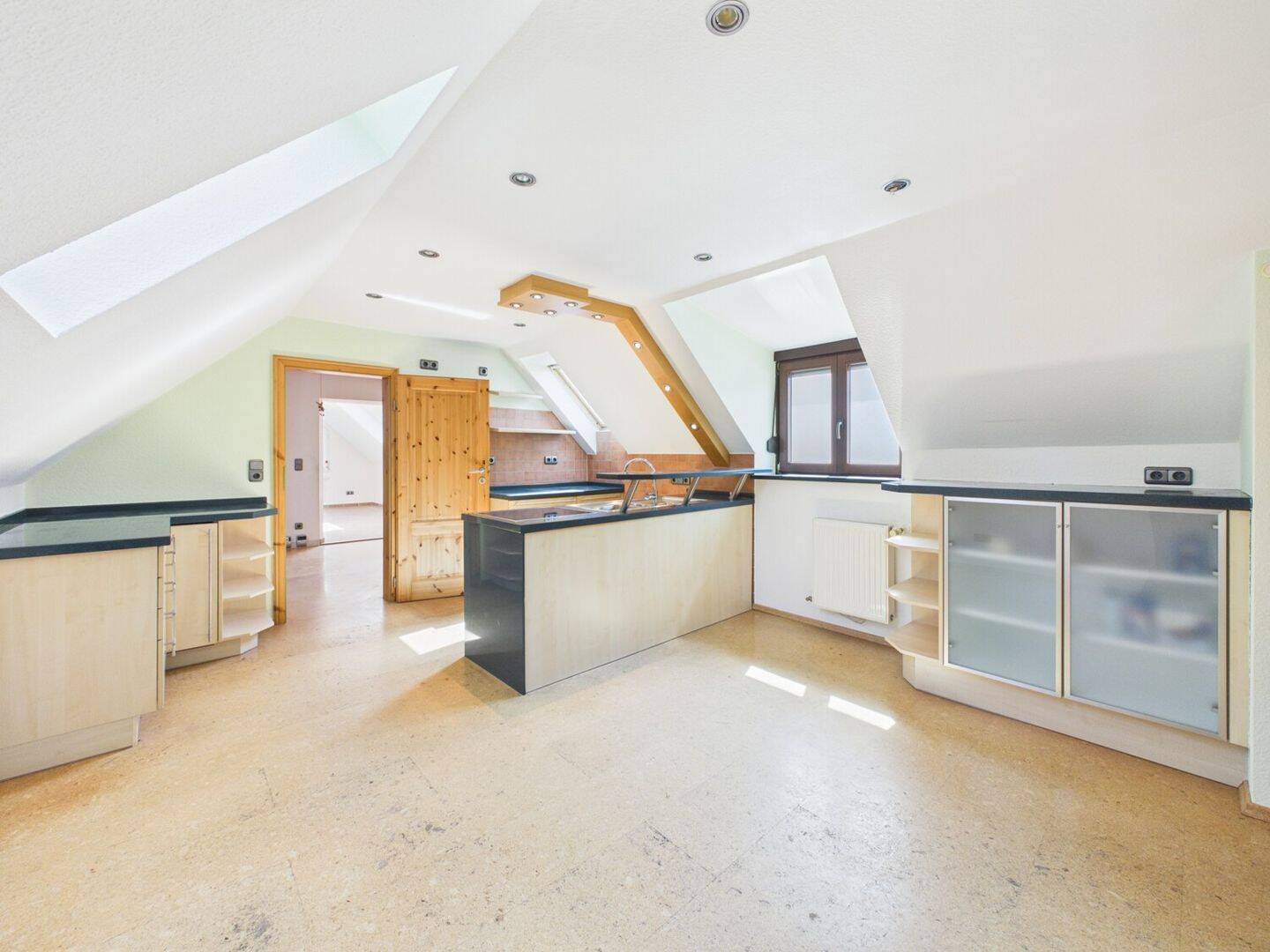 Saniertes Einfamilienhaus mit Anbau, Garage und zwei Terrassen zum individuellen Gestalten