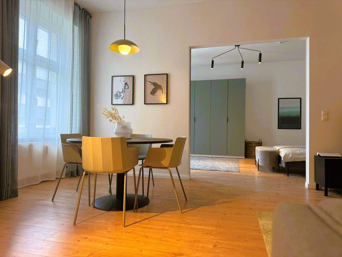 Sofort einziehen! Großzügige 2-Zimmer-Wohnung voll ausgestattet und modern eingerichtet – Berlin – Bild 1 von 9