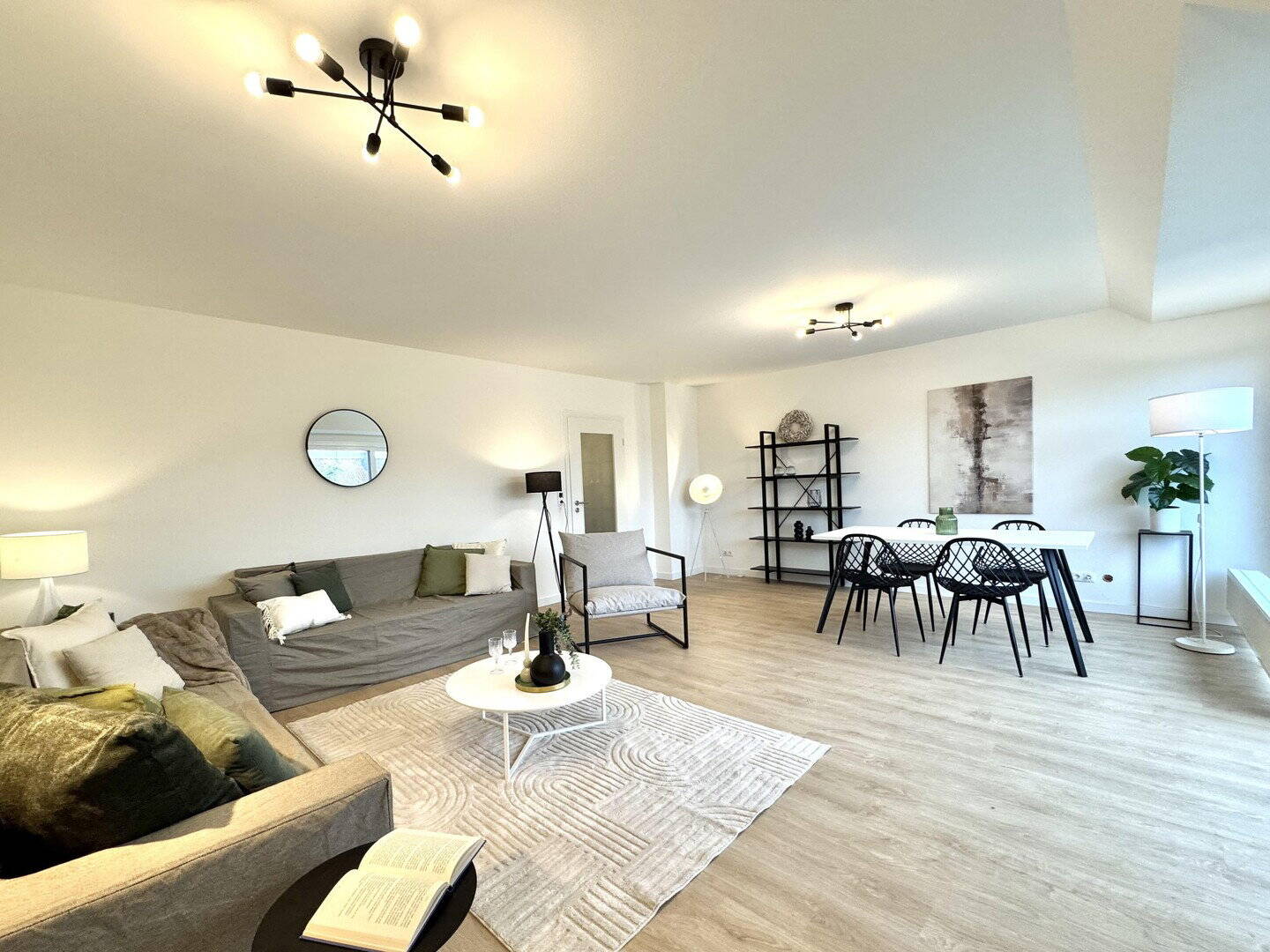 Sofort einziehen: sanierte 4-Zimmer-Maisonette mit zwei Bädern, zwei Balkonen und Stellplatz – Lübeck – Vorschaubild 4