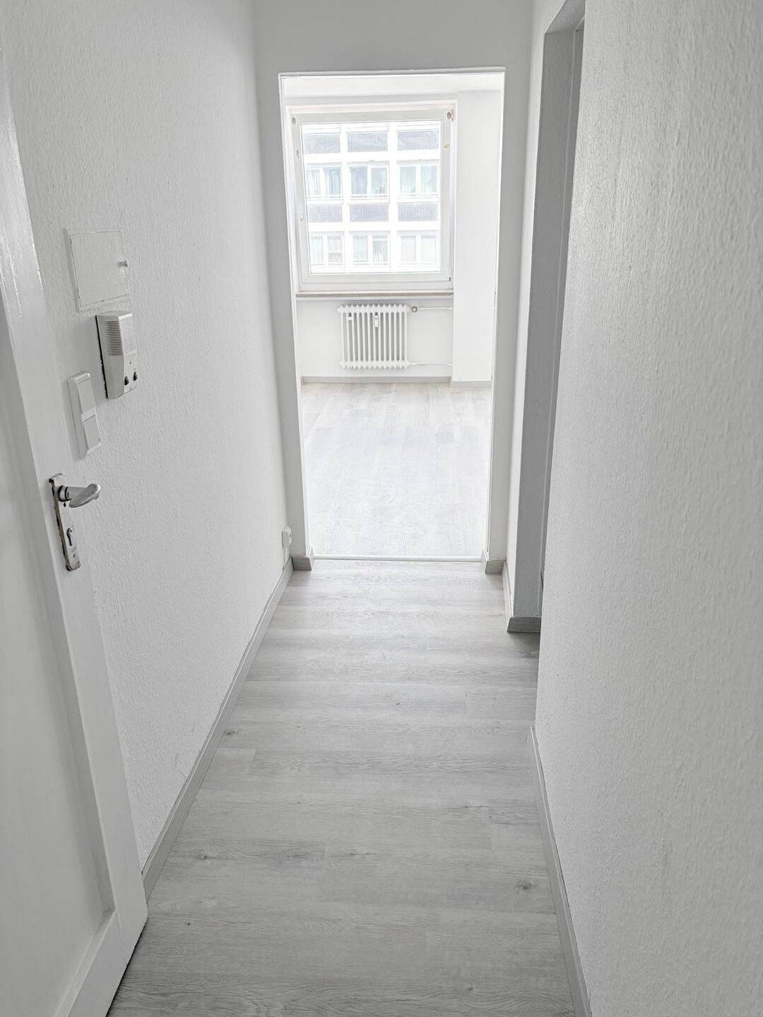 Helle 1 Zimmer-Wohnung mit Aufzug in Nürnberg – Nürnberg – Vorschaubild 4