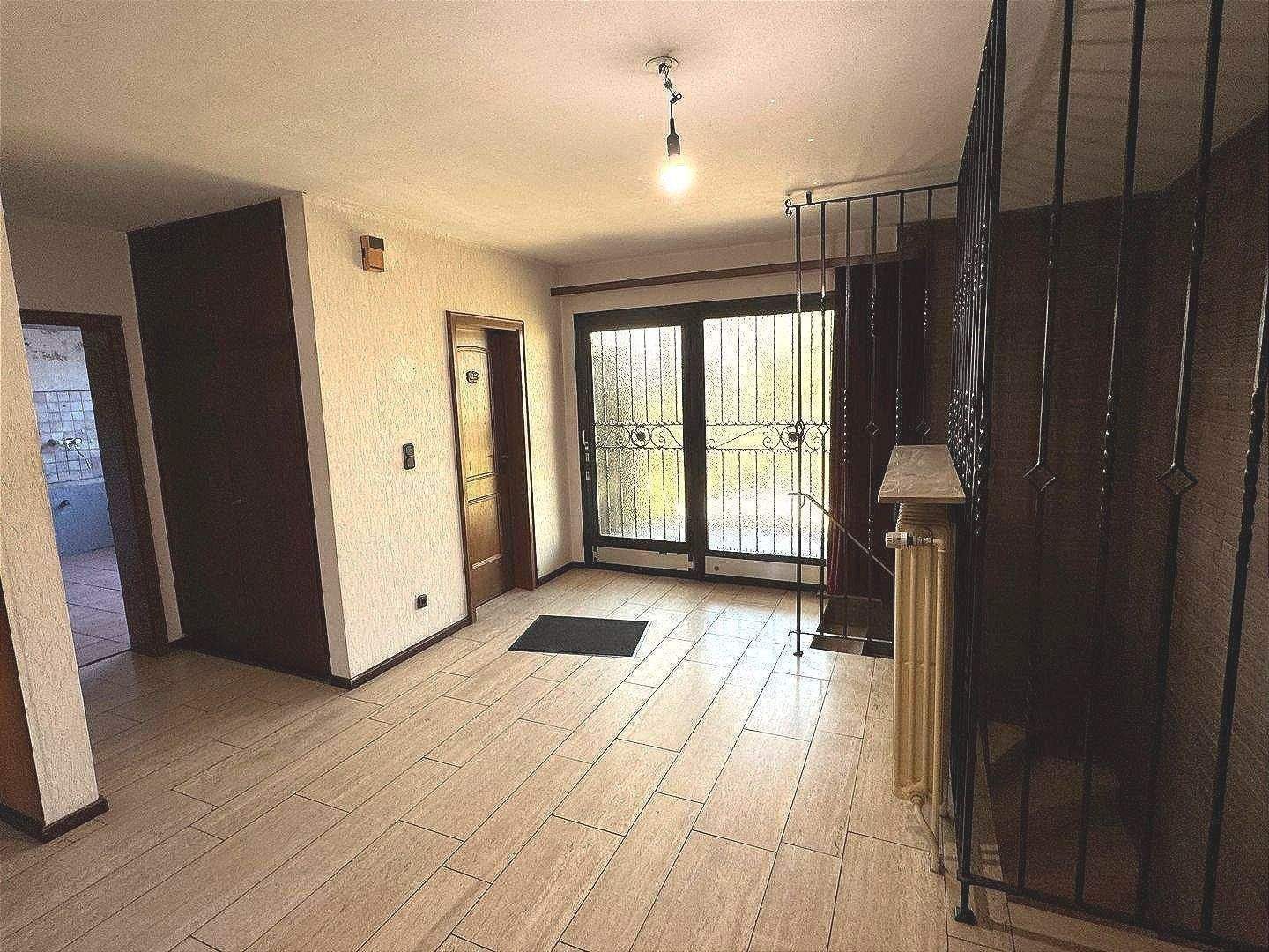 FÜR FACHHANDWERKER! Solider Bungalow mit Pfiff, insges. 200 m² Wohnfläche + ca. 50m² KG! – Niederkassel – Vorschaubild 2