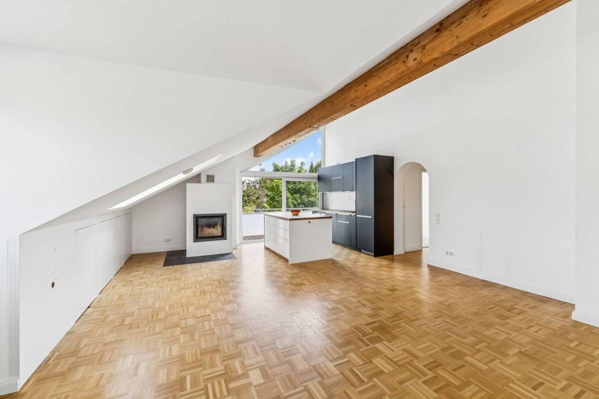 Lichtdurchflutete 2,5 Zimmer Dachgeschosswohnung – 81825 München – Bild 1 von 9