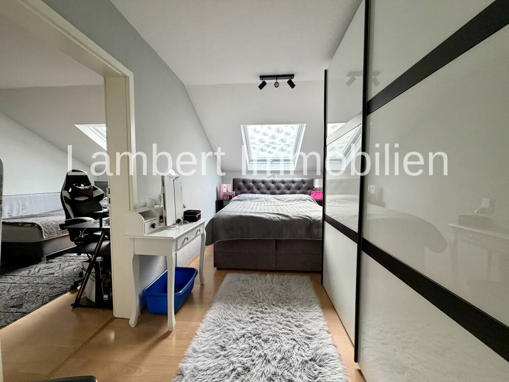 Charmante Dachgeschosswohnung im Altbau mit 2,5 Zimmern in der Wiesbadener Innenstadt – Wiesbaden – Vorschaubild 6