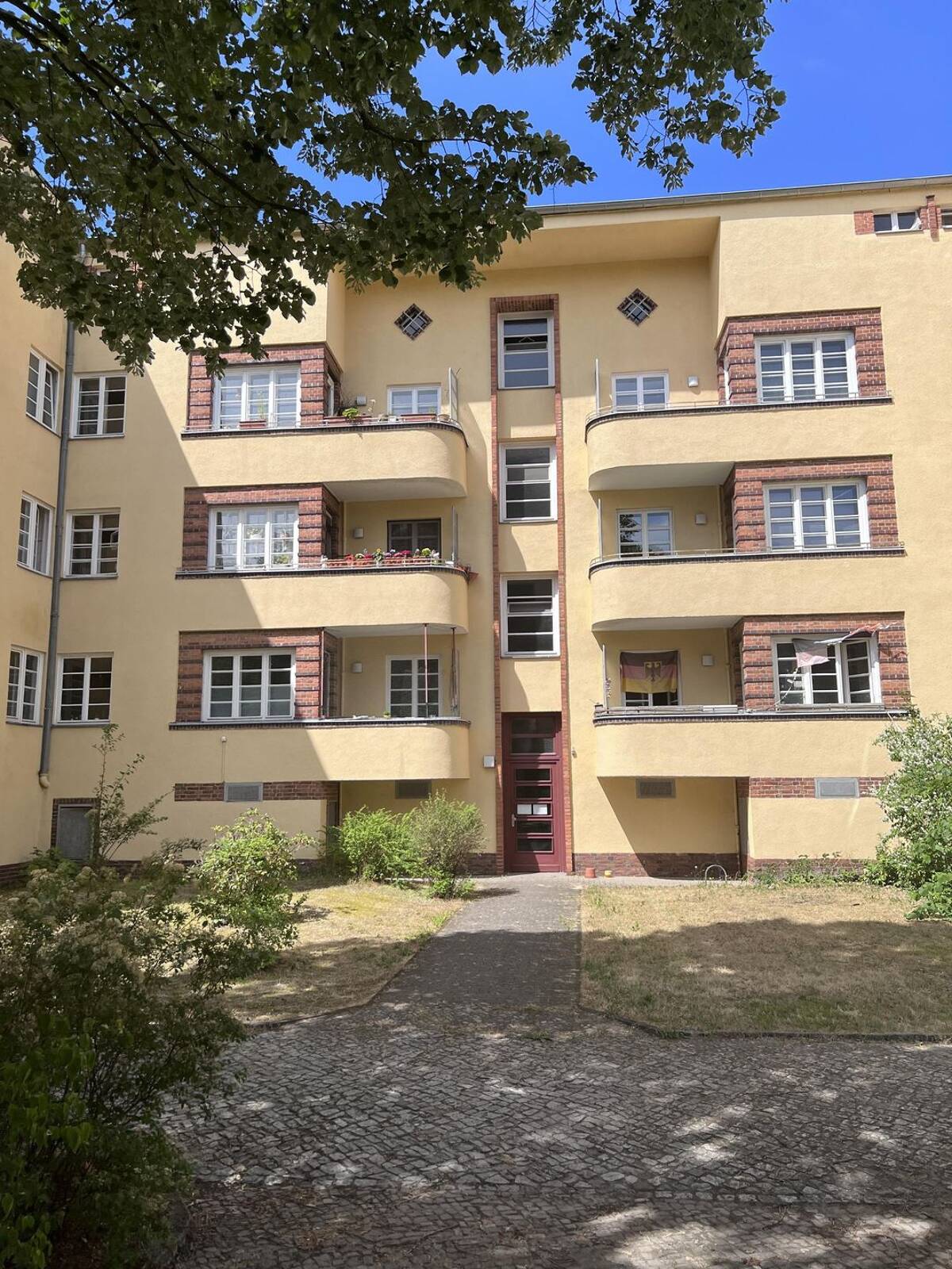 Vermietetes Altbaujuwel im Denkmalensemble - 2-Raum-Wohnung mit Westbalkon – 13587 Berlin – Bild 1 von 9