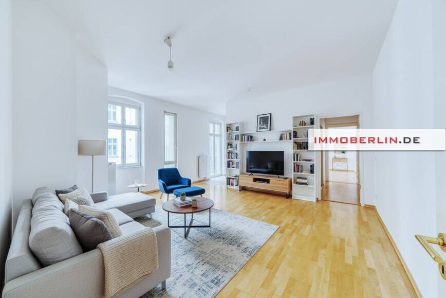 IMMOBERLIN.DE - Liebenswerte Altbauwohnung mit ruhigem Balkon nahe dem Boxhagener Platz – Berlin – Vorschaubild 3