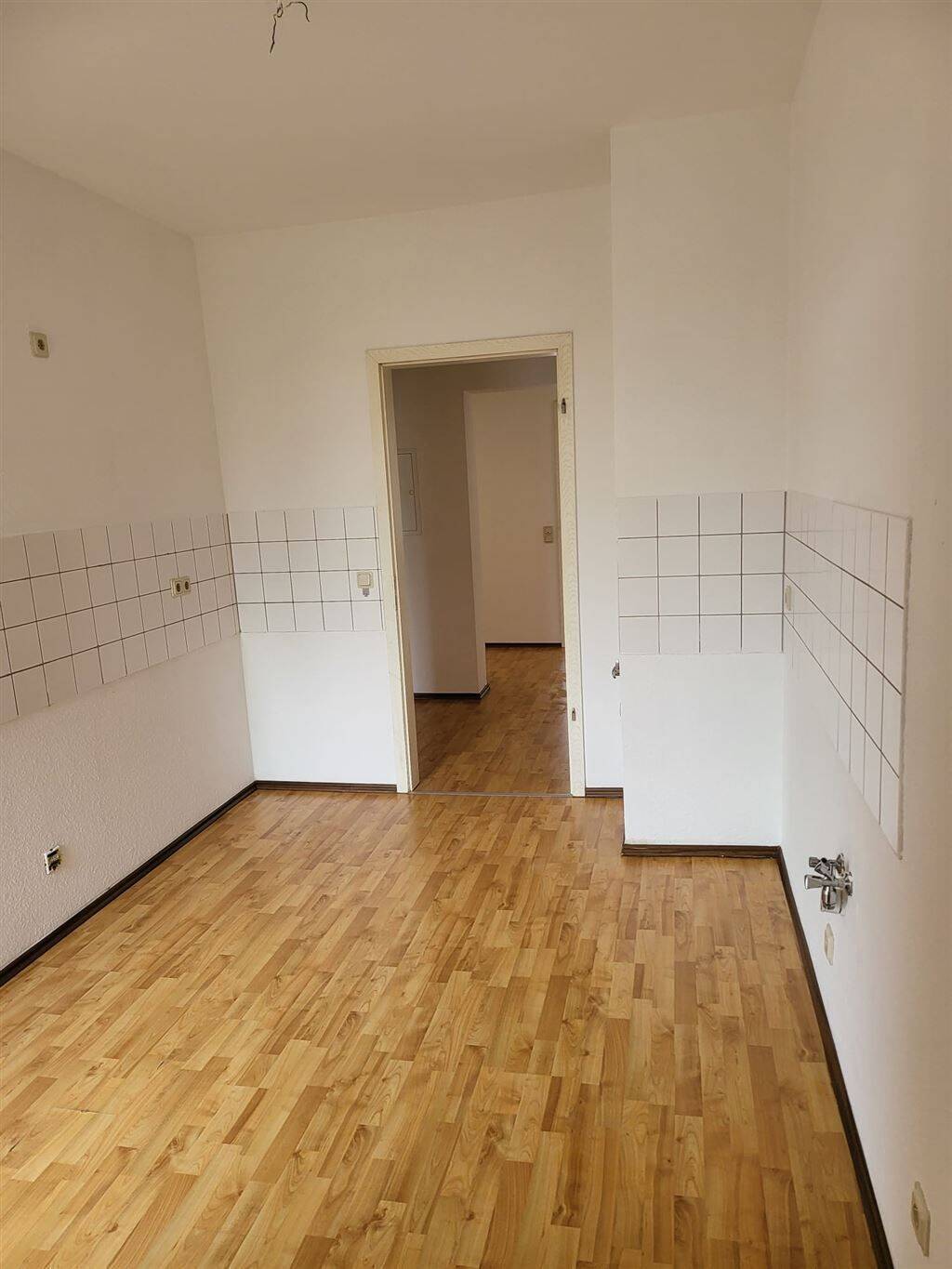 Großzügige 2-Zimmer mit Balkon, EBK, Wannenbad und Laminat in zentraler Lage! SP mgl. – Chemnitz – Vorschaubild 8