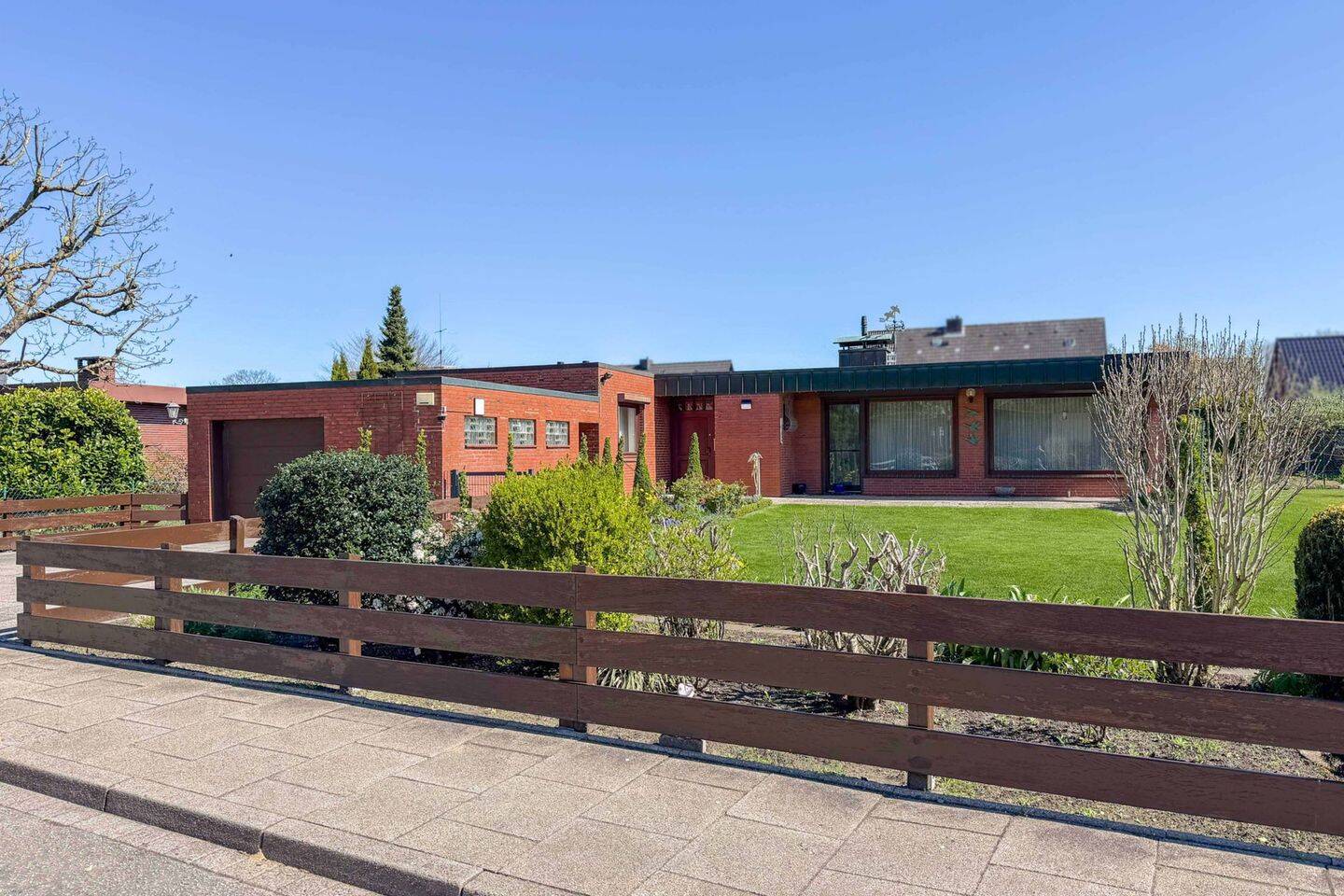 Wohnen in ruhiger Sackgassenlage - großzügiger Bungalow mit Gartenidylle in Kaltenkirchen
