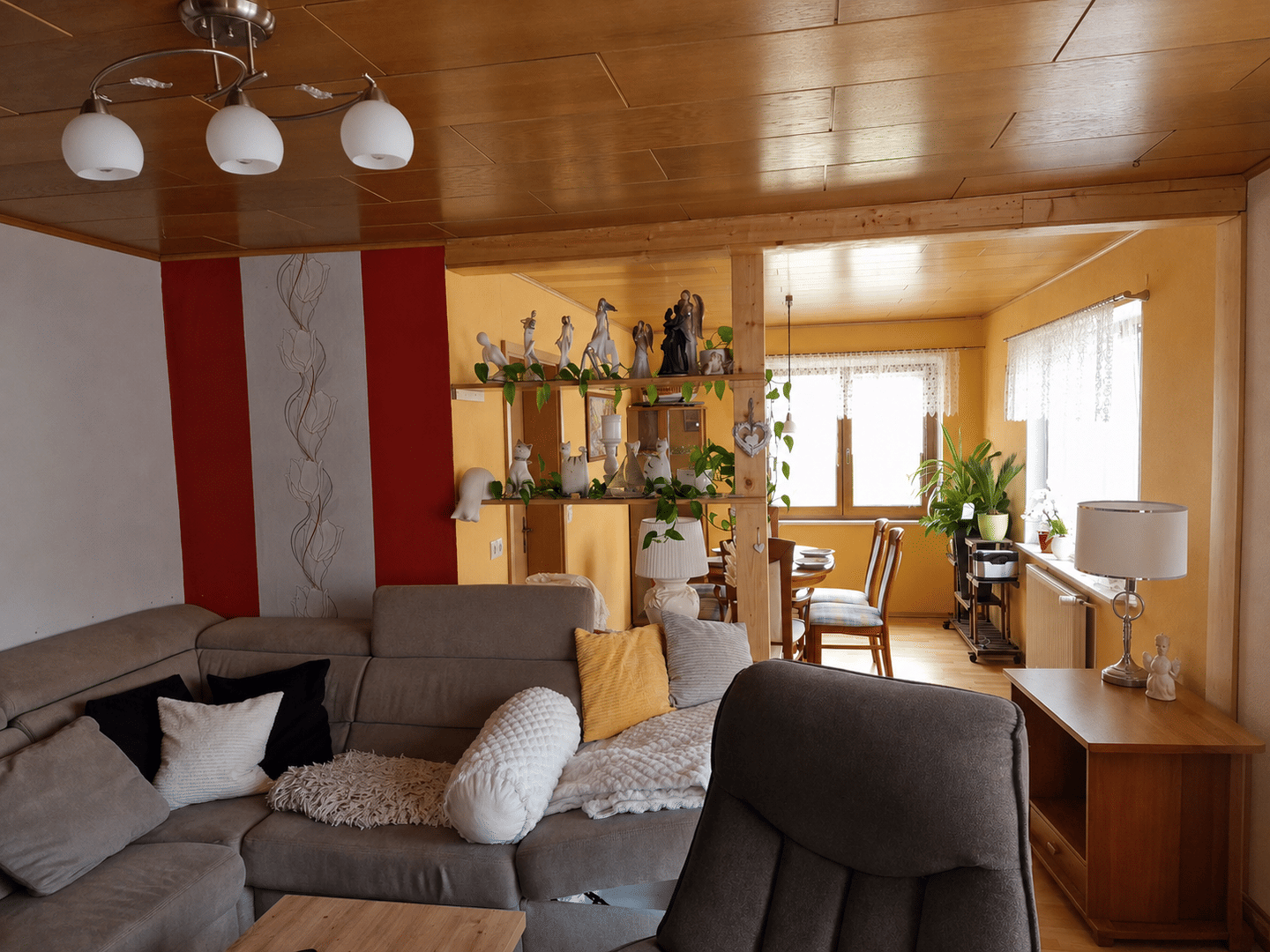 Großzügiges Wohnhaus mit 266 m² Wohnfläche, Werkstatt, Garagen und großem Garten in ruhiger Dorflage