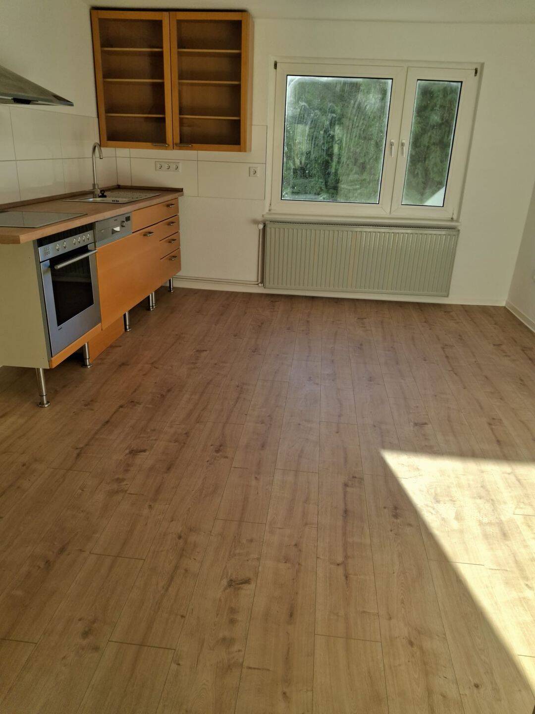 WG-taugliche 2-Zimmer-Wohnung (49qm) mit Einbauküche im modernisierten Altbau in Uni- und Stadtzentrum-Nähe.