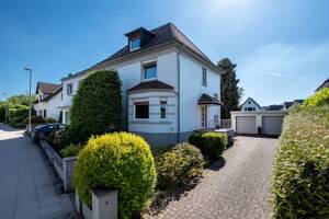 Bielefeld-Brake: charmantes Zweifamilienhaus mit kleiner Gewerbeeinheit und großem Garten! – 33729 Bielefeld – Vorschaubild 4