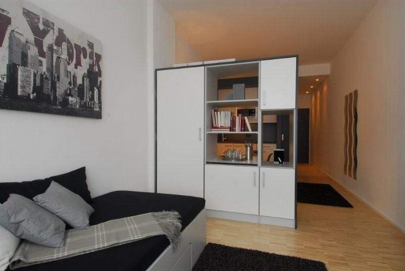 NEU !!! TOP-Möbliertes Apartment mit Einbauküche in Erlangen Zentrum – Erlangen – Vorschaubild 4
