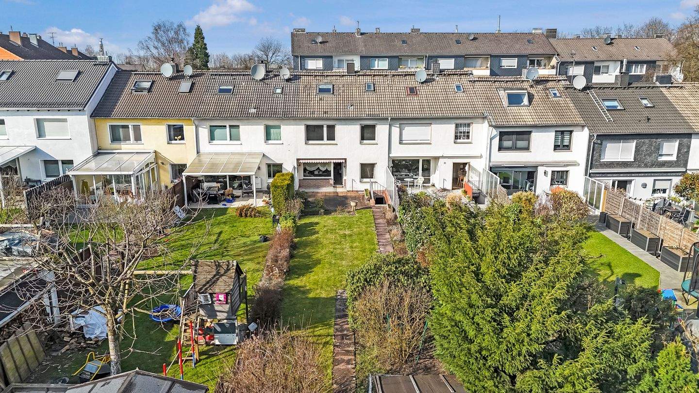 Ihr neues Zuhause zum Gestalten - Reihenmittelhaus mit Garten in Velbert – Velbert – Bild 1 von 9