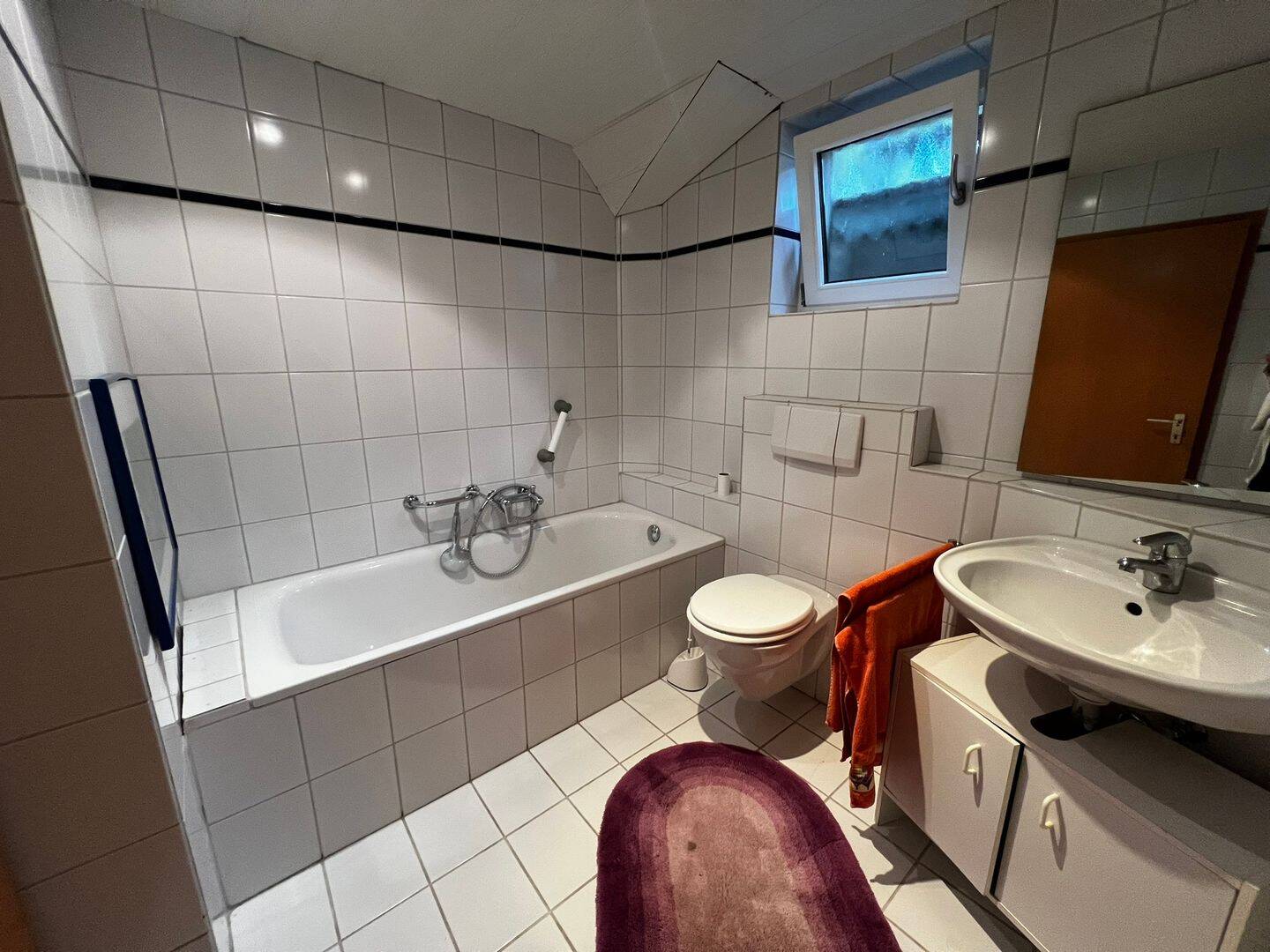 Einfamilienhaus mit Einliegerwohnung und Traumaussicht, Garten und Garage zu verkaufen! – Königsbach-Stein – Vorschaubild 5