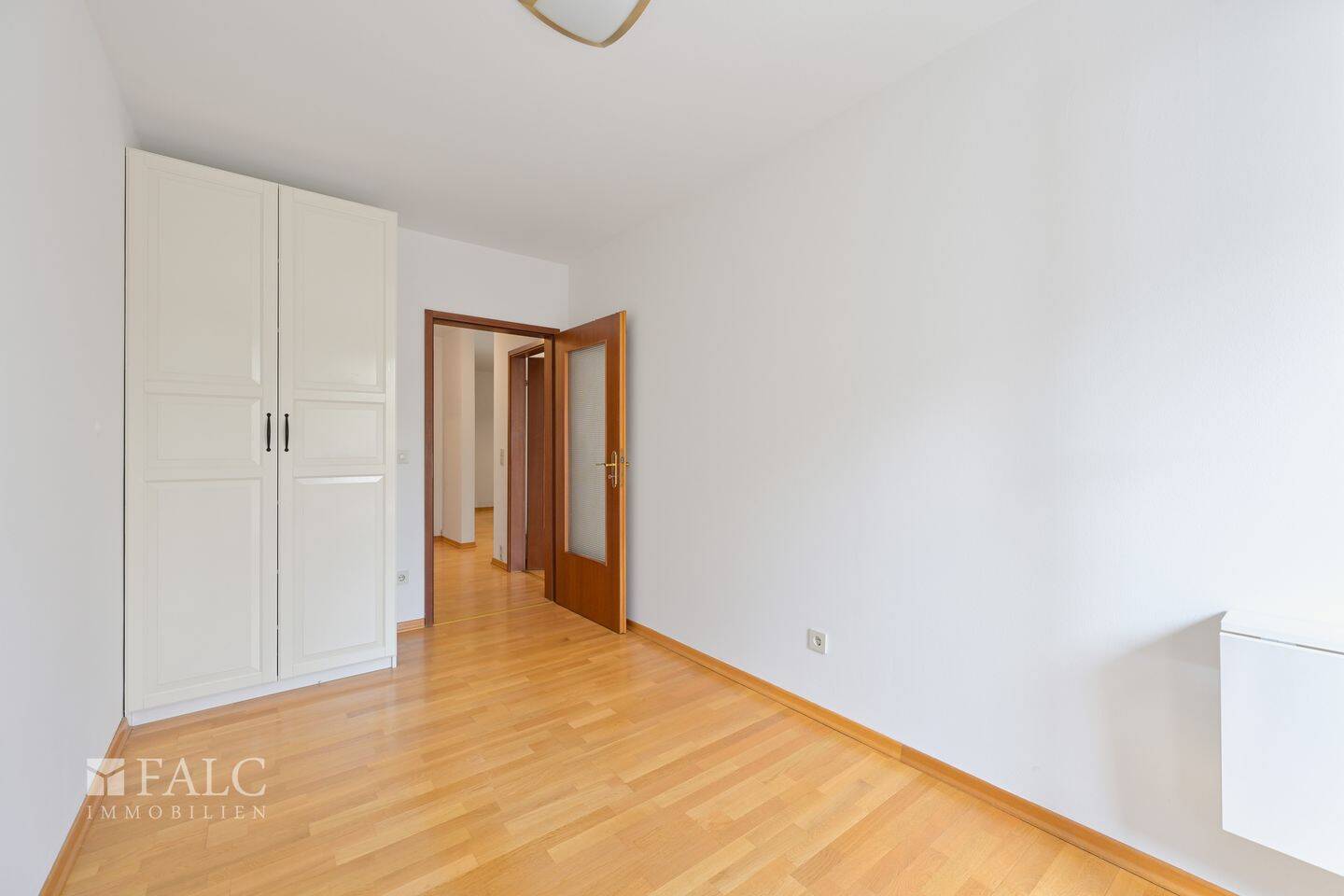Exklusive Wohnung in ruhiger Lage mit Pool, ideale Raumaufteilung - vielseitig nutzbar & WG geeignet – München – Vorschaubild 5