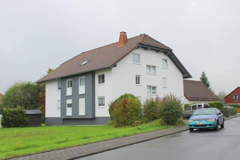 Schön geschnittene 4 Zimmerwohnung mit Balkon und Garage