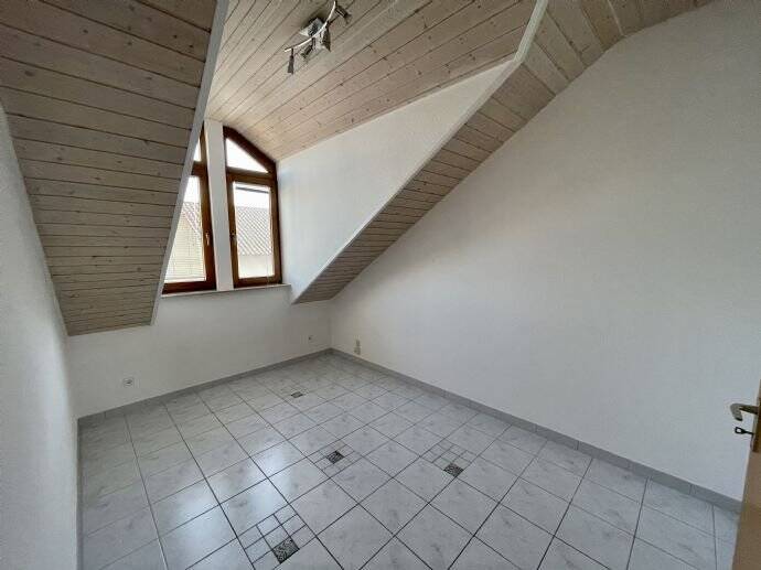 Sonnige und ruhige 4,5-Zimmer-Etagenwohnung mit Balkon in Reutlingen Schafstall zu vermieten – Reutlingen – Vorschaubild 4