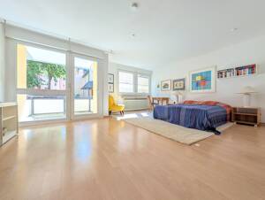 Großzügig geschnittene 1-Zimmer-Wohnung mit ruhiger Innenhofloggia & Duplex-Stellplatz