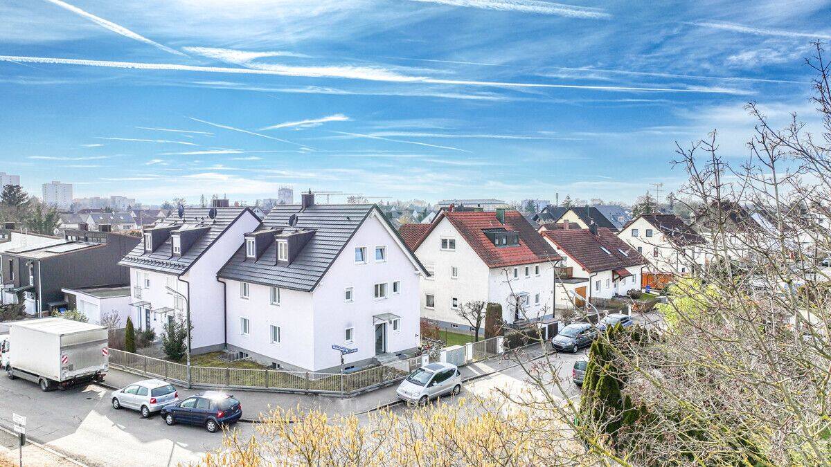 Hochwertig kernsaniertes Mehrfamilienhaus im Norden Münchens – 80995 München – Bild 1 von 9