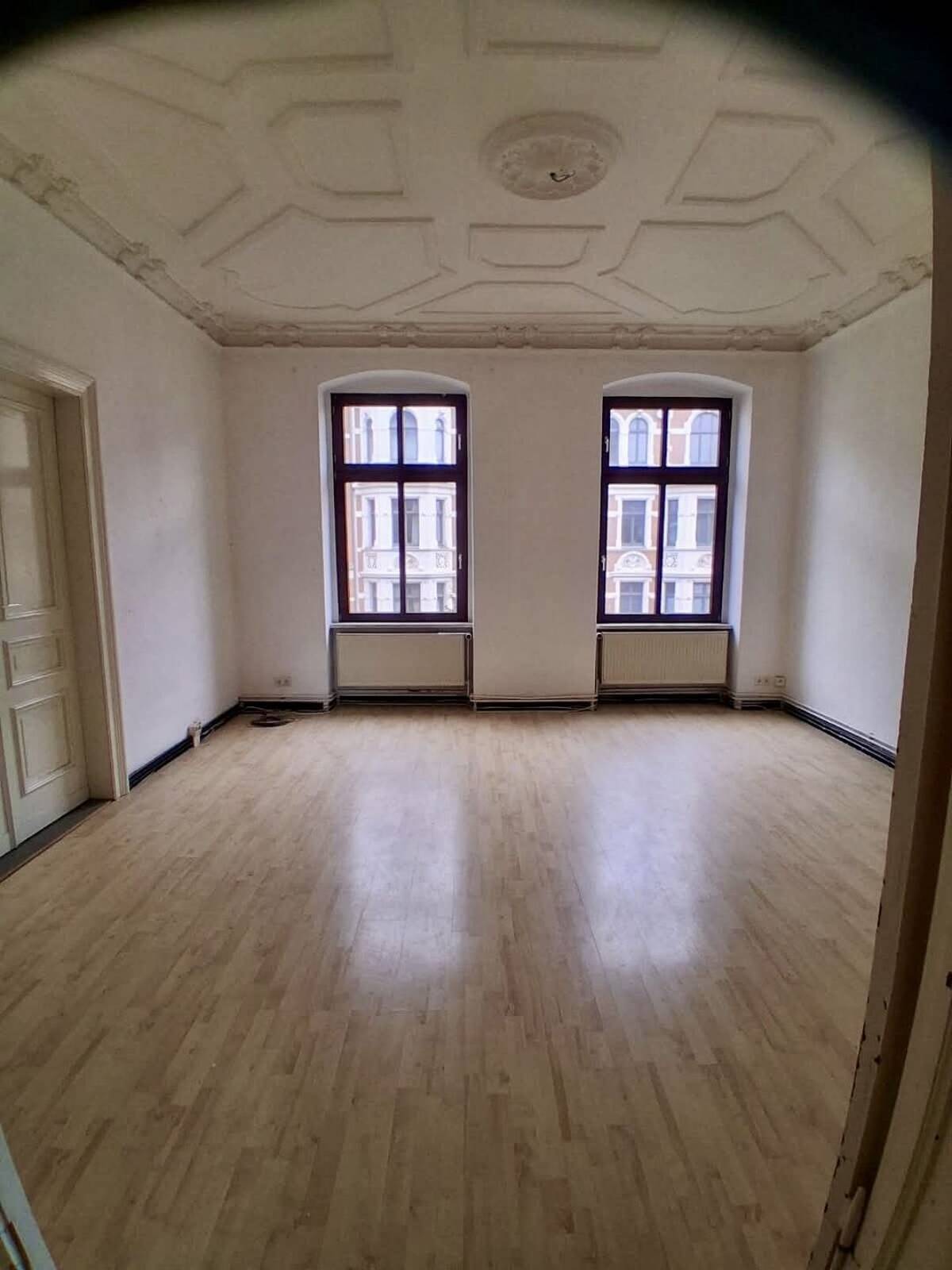 Sehr schöne sonnige WG. taugliche 5-R-Wohnung in MD-Altstadt ca.163im2 1.OG.zu vermieten. – 39104 Magdeburg – Bild 1 von 9