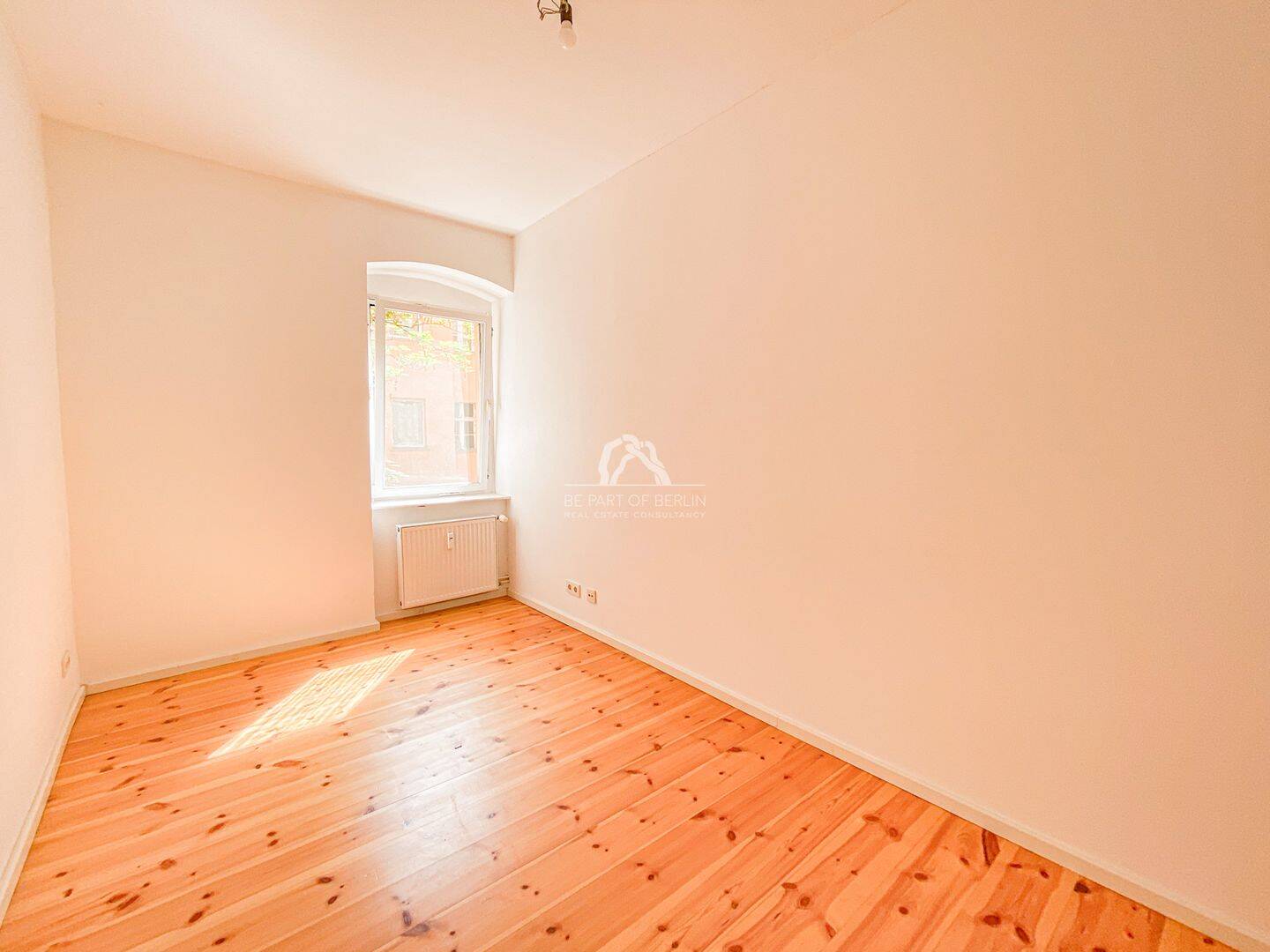 SCHMUCKE ALTBAUWOHNUNG IN EINEM TOP-ZUSTAND! RUHIG GELEGEN UND PERFEKT GESCHNITTEN! PROVISIONSFREI! – Berlin – Vorschaubild 4
