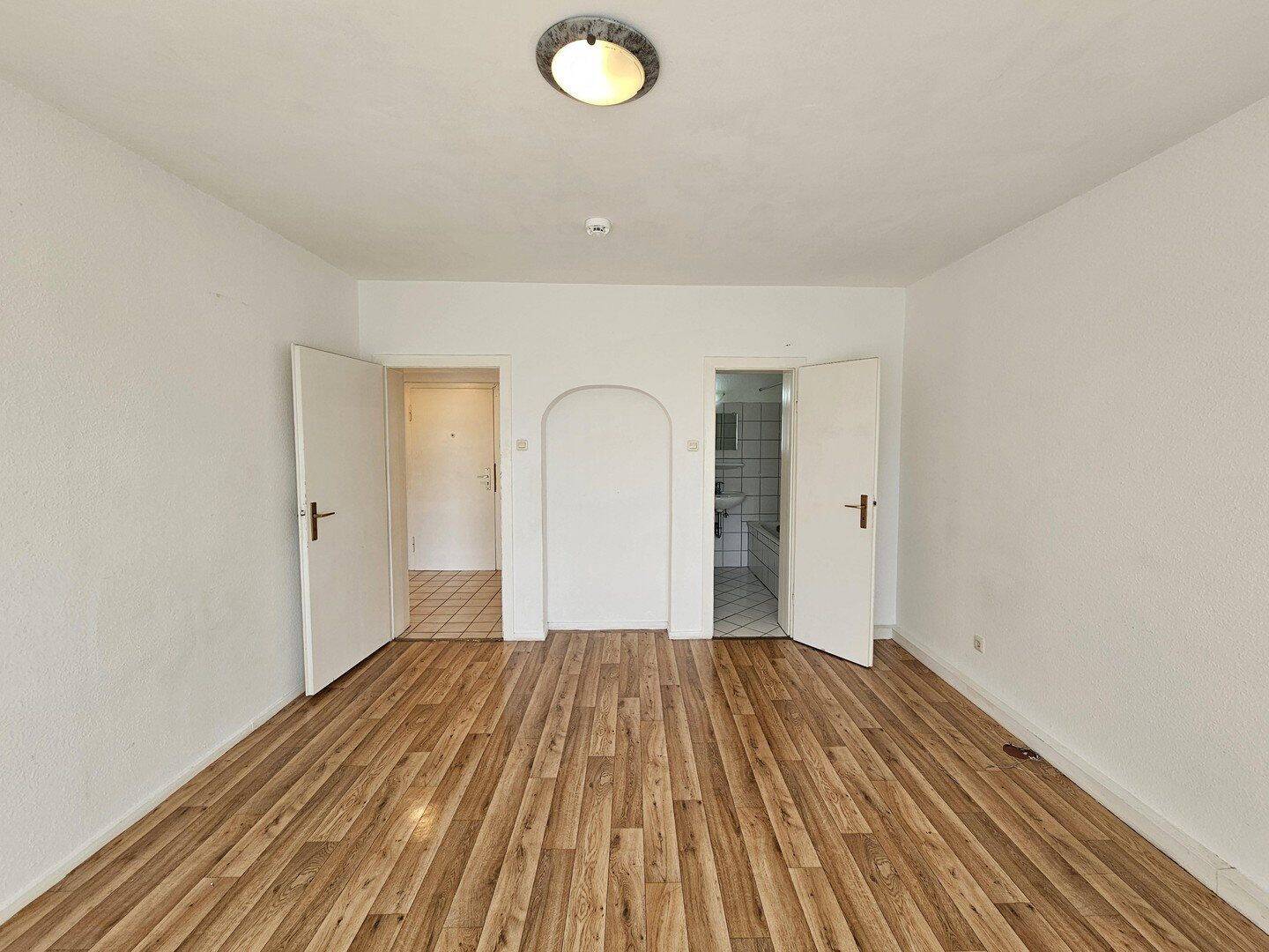 Leere Wohnung mit schönem Schnitt in Citylage – Düsseldorf – Vorschaubild 9