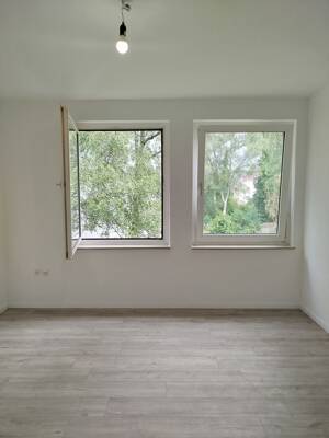 Teilsanierte 2-Zimmer-Wohnung im 1.OG-frisch renoviert und zentral gelegen. – 45143 Essen – Vorschaubild 7