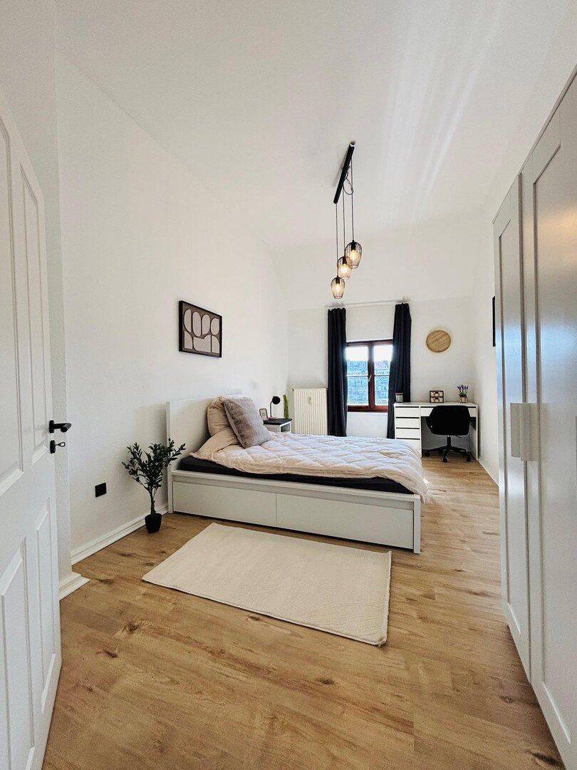 Möbliertes 22 m² WG-Zimmer - Frauen-WG in Düsseldorf-Heerdt- ruhig & hochwertig