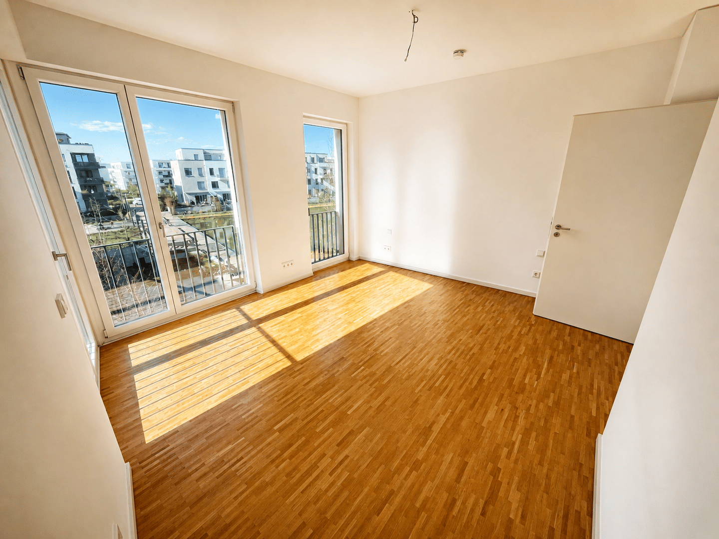Exklusive Eigentumswohnung inkl. Tiefgaragenstellplatz, Balkon & idyllischer Wasserlage – Berlin – Vorschaubild 6